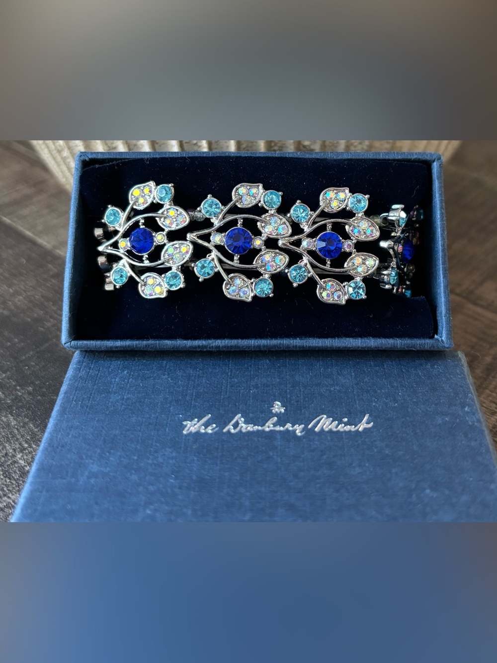 the Danbury Mint “Summer Breeze” Stretch Bracelet - Picture 2 of 7